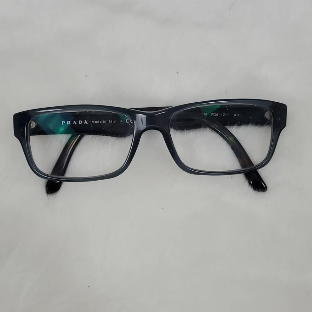 Prada used +2